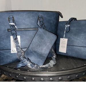 NWT Mommy & Mini Me Tote Bag Blue W/Makeup Bag!  Cute for a mama & Daughter!